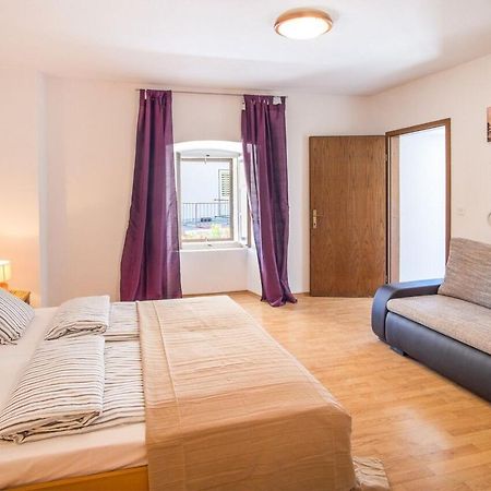 Apartment Polo Vrbnik Ngoại thất bức ảnh