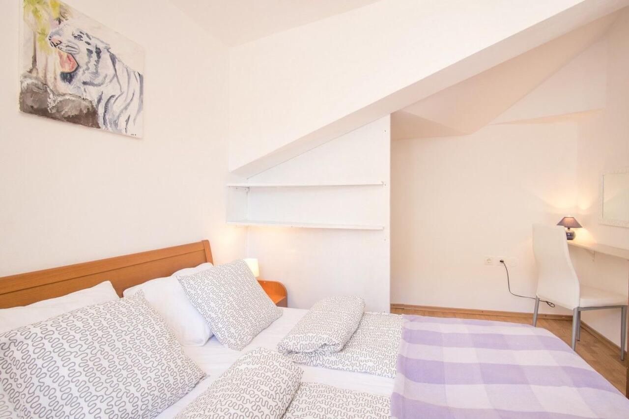 Apartment Polo Vrbnik Ngoại thất bức ảnh