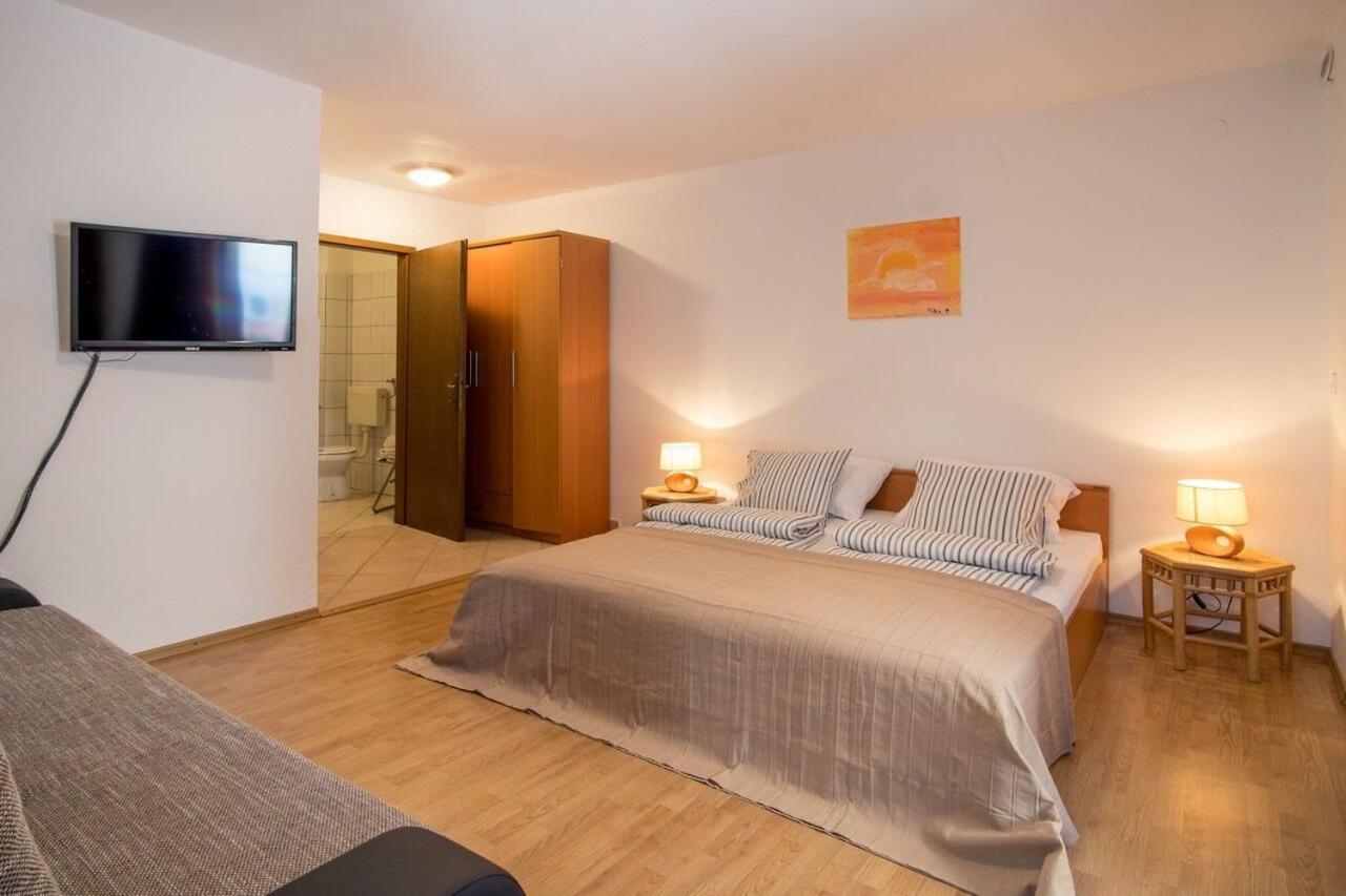 Apartment Polo Vrbnik Ngoại thất bức ảnh