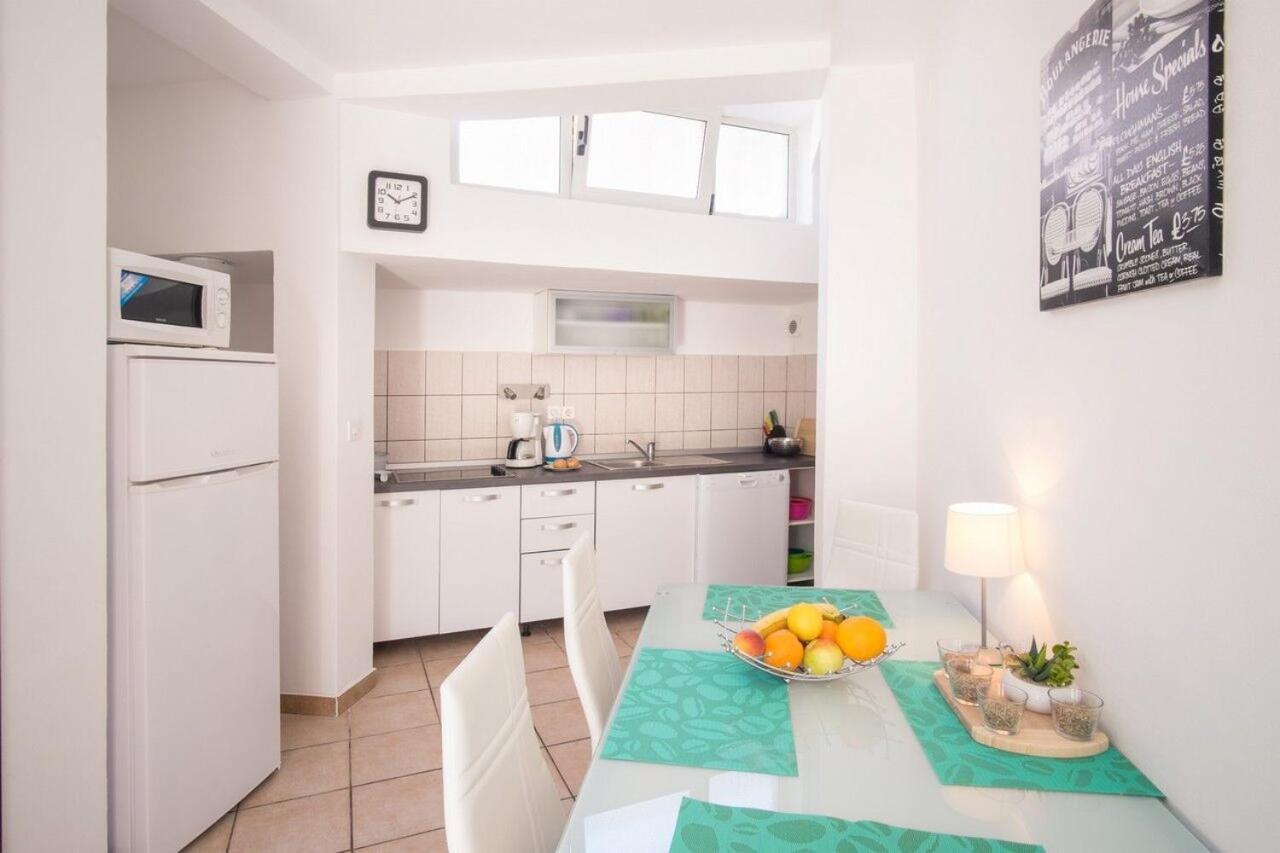Apartment Polo Vrbnik Ngoại thất bức ảnh