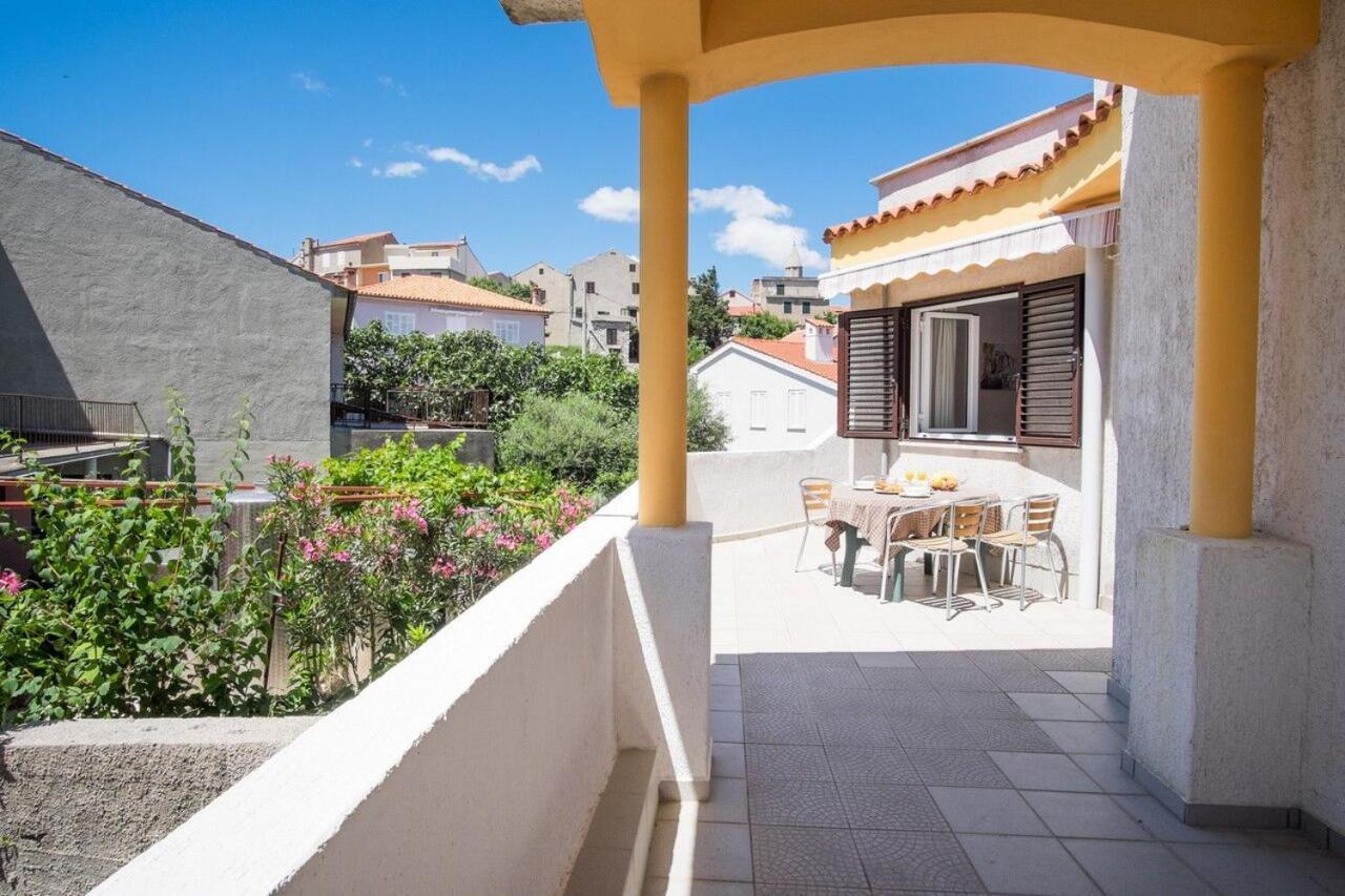 Apartment Polo Vrbnik Ngoại thất bức ảnh
